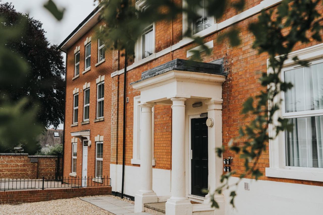 The Company, Dalby House Apartamento